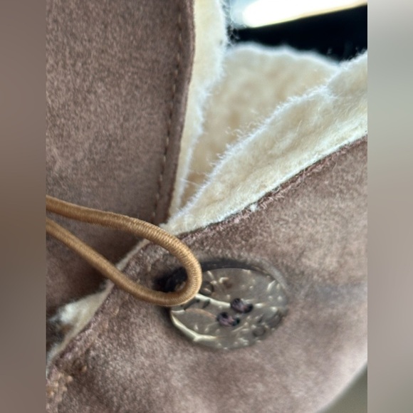 BearPaw Brown Cream Boots Women’s Size 6. - Picture 12 of 15